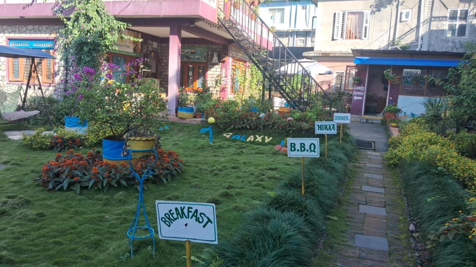 Galaxy Inn Guest House Pokhara Ngoại thất bức ảnh