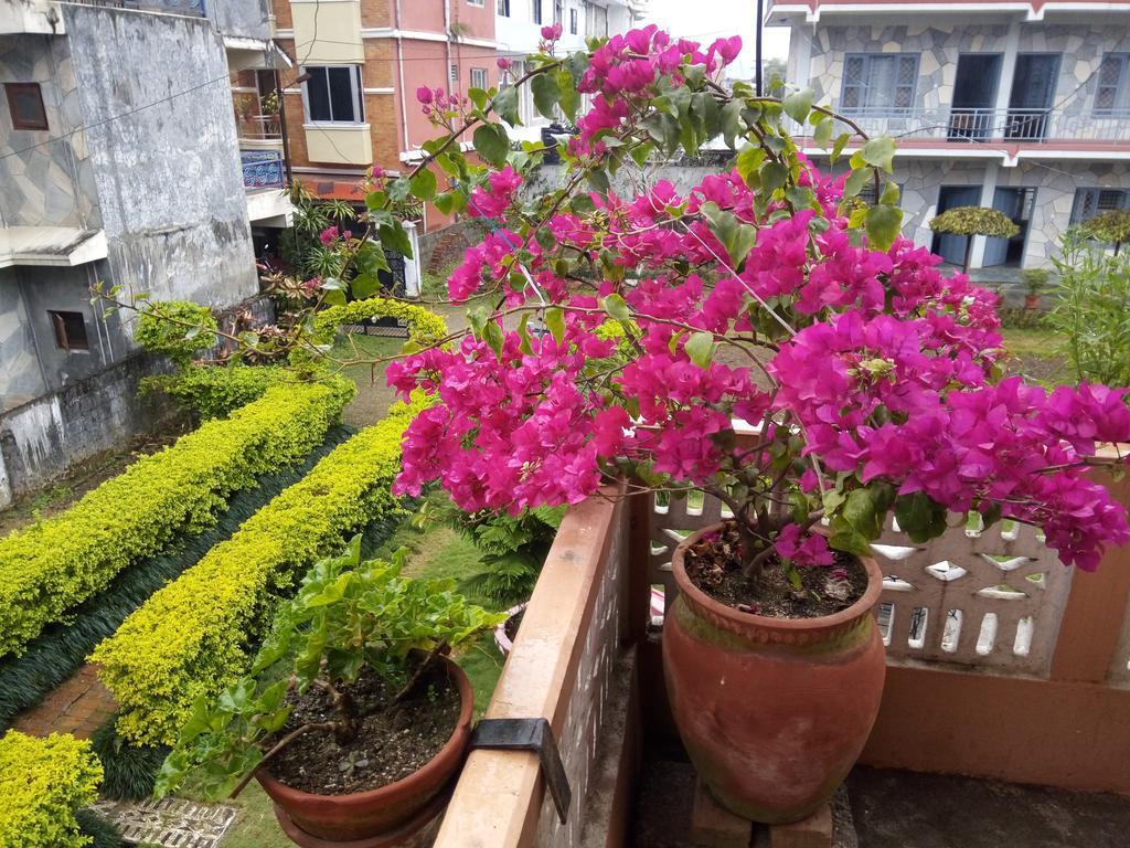 Galaxy Inn Guest House Pokhara Ngoại thất bức ảnh