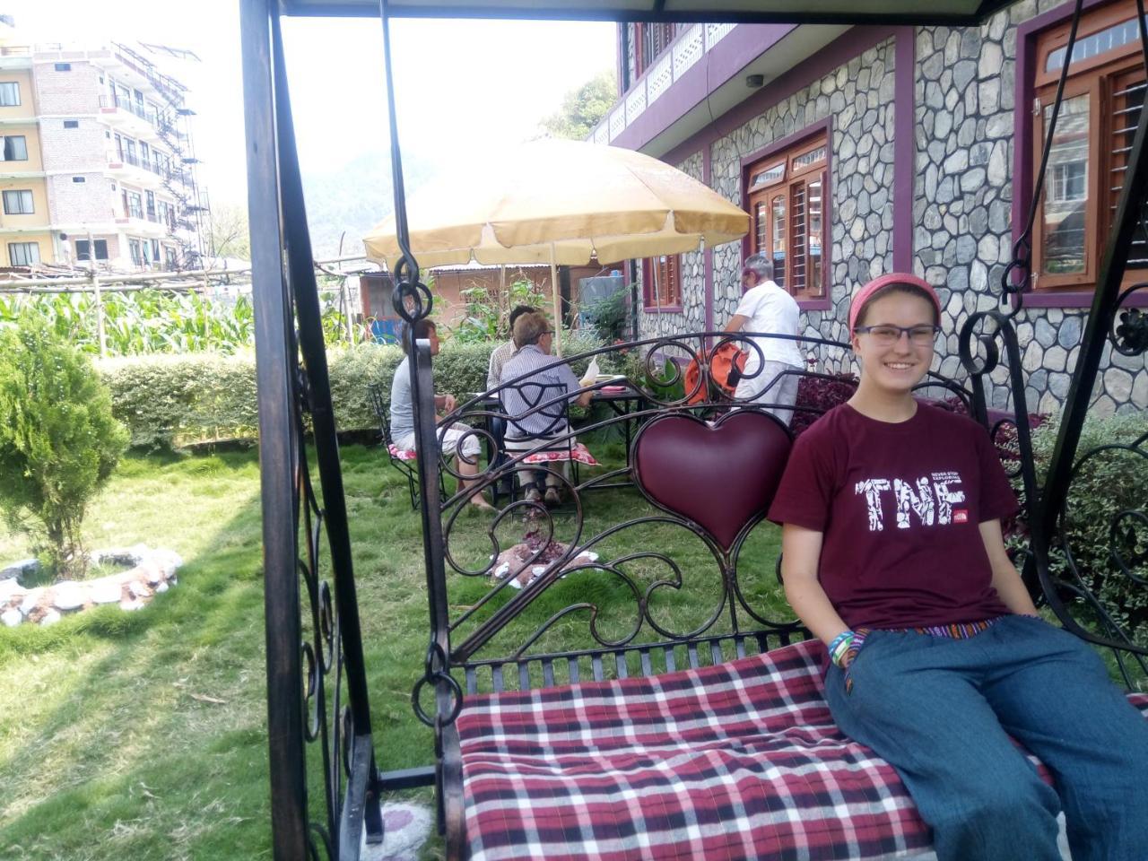 Galaxy Inn Guest House Pokhara Ngoại thất bức ảnh