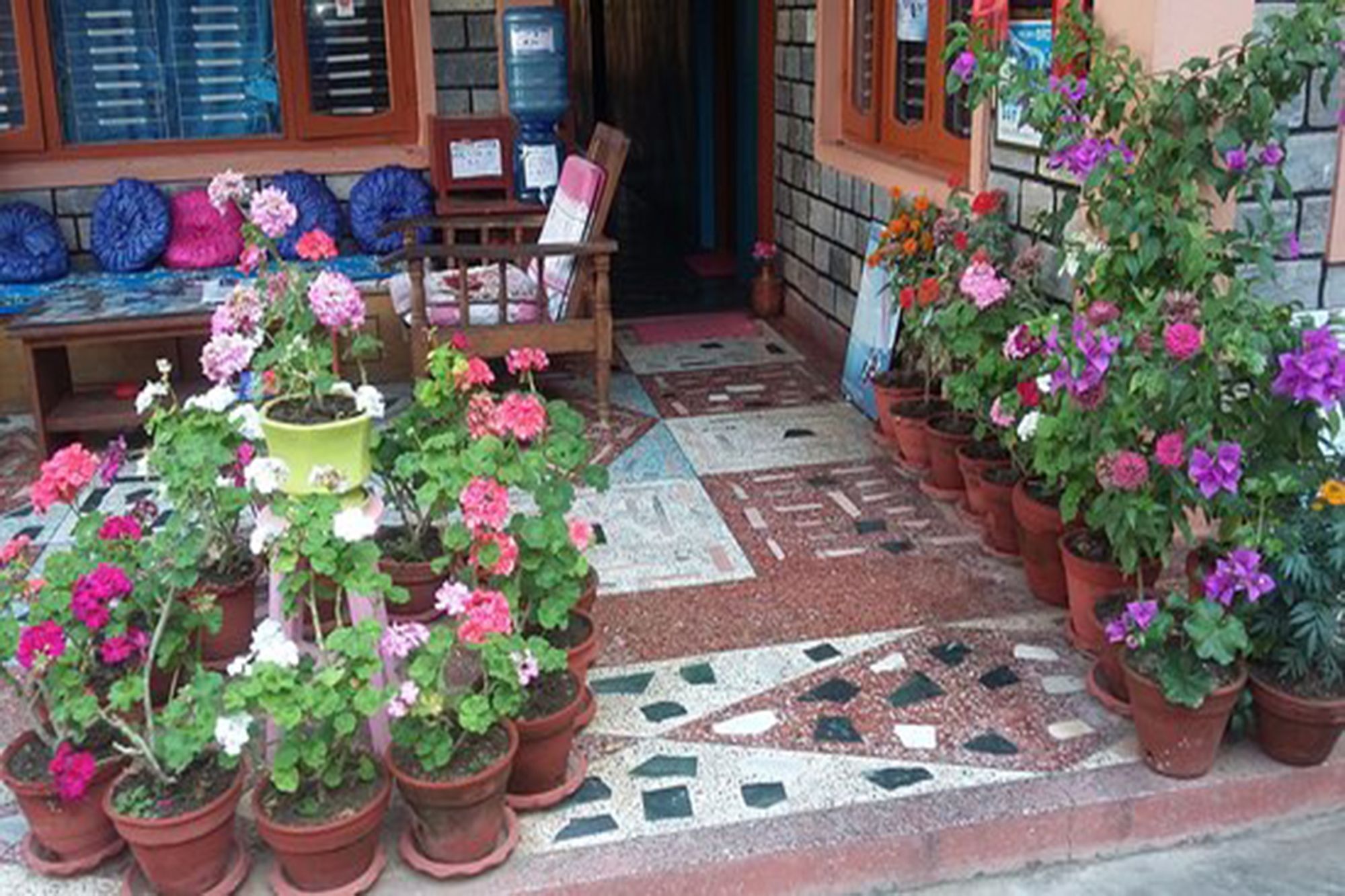 Galaxy Inn Guest House Pokhara Ngoại thất bức ảnh