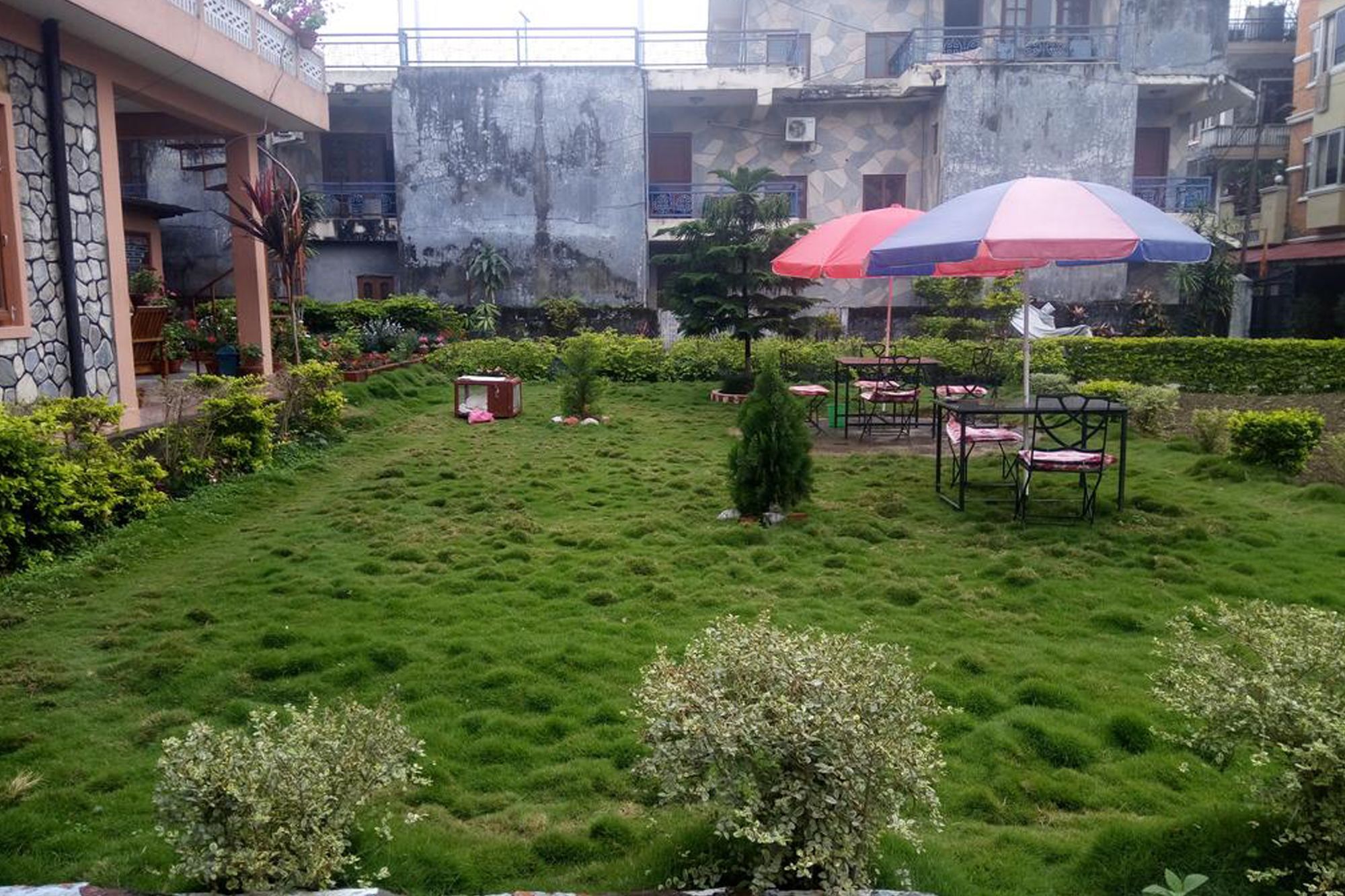 Galaxy Inn Guest House Pokhara Ngoại thất bức ảnh
