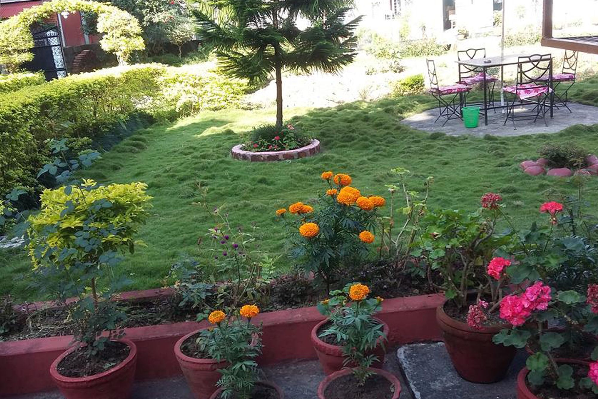 Galaxy Inn Guest House Pokhara Ngoại thất bức ảnh